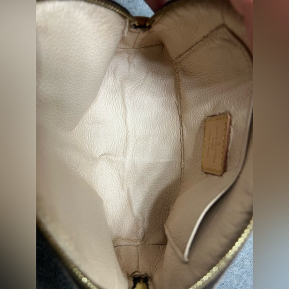 Louis Vuitton Cosmetic Pouch - Picture 14 of 16